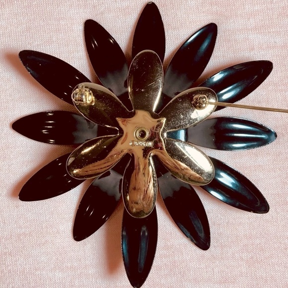 Beautiful Vintage Black Enamel and Gold Tone Flower Brooch by Sarah Coventry - Picture 8 of 8
